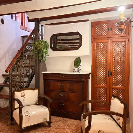 El Refugio De Pomares بيت للعطل